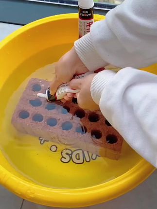 粘接不留痕,不伤墙面不打孔,轻轻开盖即用,快来试试吧#免钉胶水#强力胶#代钉胶#好物推荐#安装家具