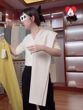 显瘦遮肉裤子 四十岁以上的女性,想得体显瘦的,一定要穿我家秋季新款哈伦裤,专业给四十加以上女性量身定制的版型,上身真遮肉真显瘦。我们改版了十八次,专门为屁股塌、两胯宽、小肚子肉多的女性设计。这个版型上身刚好可以遮盖缺点,看上去腿还特别的直。这个料子啊,他不打皱,是特别高级的那种面料。很多姐妹直接买两条,因为我是源头工厂,价格划算点。头像来我直播间看看。#气质显瘦裤子#显高显瘦显腿长#洋气裤子搭配#谁穿谁好看