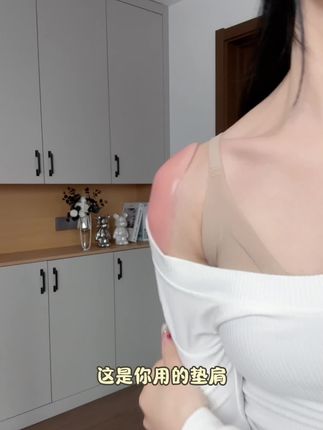 明星也在用的大号透明垫肩,太有型了~ #显瘦穿搭 #种草 #明星同款 #强烈推荐