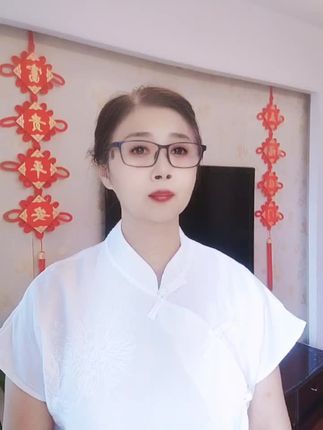 就像白鸽不会爱乌鸦,你像野马不会为我停下,我们走过了一段最美年华,最后变成了最痛伤疤……