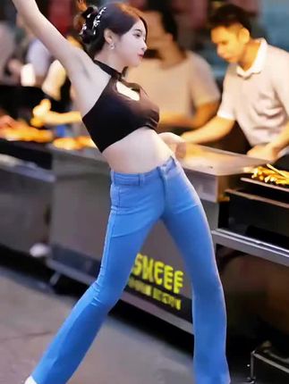 阿弟阿玛施新款阔腿镰刀裤#性感小性感 #女神 #性感辣妹 #好物推荐 #牛仔裤