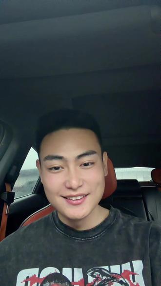【车机设置】
很多UNI-V车主提车后,车机基本没动过。今天教你必须改的设置,让你用车体验直接升一个台阶。设置完这些,你的车才是真正属于你的私人定制。