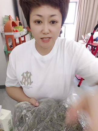 @港城小静 @泠呈百货 @港城小乱神 @萍姐 @呈泠百货 @张姐 @刘雨彤 嘎嘎好吃放心购买