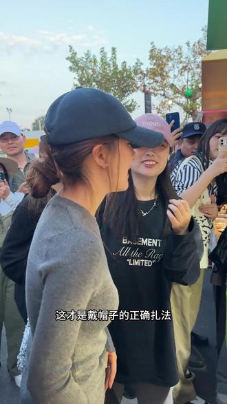 原来戴帽子发型是这样扎的,慵懒又随意 #丸子头 #发型 #日常编发 #戴帽子发型
