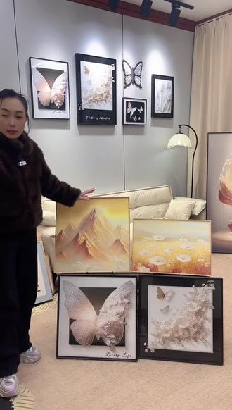 卧室挂画攻略,寓意与摆放全揭秘 主播分享卧室挂画选择,讲解日照金山等挂画寓意及各墙面摆放要点。#装饰画 #装饰画厂家 #装饰画客厅现代简约 #装饰画直播间现场直播