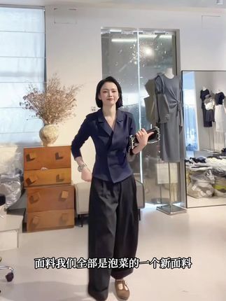 新款收腰正肩西装领上衣+新款纯色设计款西装直筒裤 #今天穿什么 #品质女装 #时髦精 #通勤搭配 #小众设计感