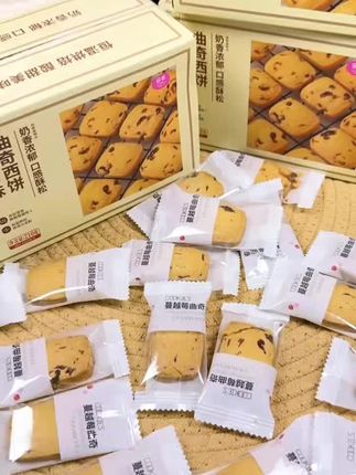 乐奈蔓越莓黄油曲奇西饼 精选蔓越莓果粒融入醇香黄油酥饼中 口感酥脆酸甜交织 #零食推荐 #曲奇饼干 #乐奈烘焙