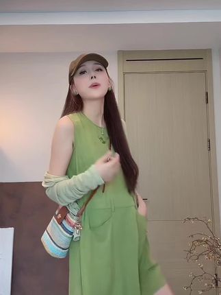 时尚孕妇夏季新款森系绿色圆领背心连衣裙女夏季新款宽松无袖短裙#夏季穿搭 #今日穿搭 #时尚洋气又减龄 #穿搭日记 #甜美穿搭