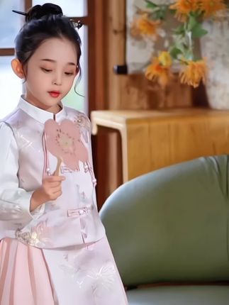 #女宝穿搭 #女童汉服 #新中式穿搭 #女儿就是用来打扮的 #高品质童装