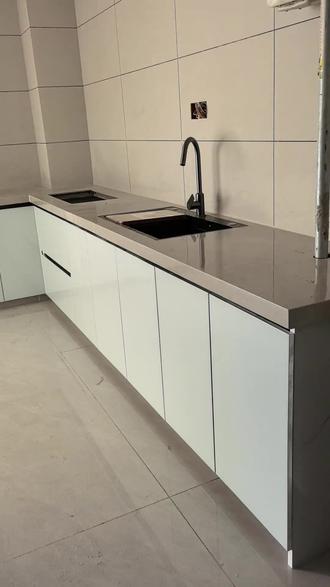 瓷砖橱柜,浇灌水泥砂浆的做法。
#橱柜 #瓷砖橱柜 #厨房橱柜 #文山