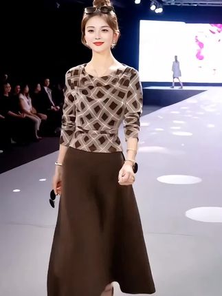春秋新款气质两件套#女性穿搭 #时装搭配 #优雅气质 #美不美你说了算 #秋季搭配