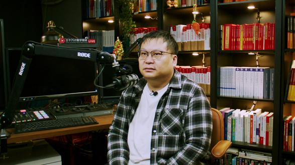 AI 应诉全攻略:业主出庭用豆包搞定诉讼全流程 你还在花钱买诉讼模板,面对开庭手足无措吗?本内容教业主借助豆包这一 AI 工具,完成从开庭准备到庭审应对的全流程应诉工作。讲解如何向豆包清晰描述案情,让其分析案件、预判法官提问、撰写答辩状和质证意见;教你利用豆包生成证据目录,梳理举证要点;还介绍让豆包扮演法官模拟开庭的练习方法,以及庭审中借助豆包应对对方专业术语、完成质证、撰写最后陈述的实操技巧。同时提醒人工审核 AI 内容,避免不利自认,让普通人也能做到庭审准备充分、逻辑清晰。