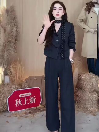 143-153小个子定制#今天穿什么 #说好的随便穿穿去看秀 #秋日户外就穿琥珀系 #显高显瘦显腿长 #谁穿谁好看