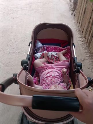 جۈرئەت كەرىك، ھەر لىخ بېسىملارغا ناغلوت تۇرمۇش ادىمىنياق تۇرۇپ، يەنىلا كۈلۈپ قامىشاي ئۈچۈن……………!#带娃出门 #助手抖音