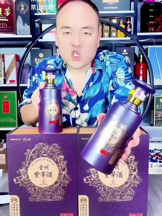 贵州紫茅酒·御藏版甄选贵州本地优质纯粮,遵循传统酱酒工艺精酿,成就53%Vol黄金度数。酒体醇厚绵柔,酱香突出且层次丰富,余韵悠长。500ml经典容量搭配精致礼盒,无论是自饮品味时光,还是馈赠亲友传递心意,皆是酱香白酒中的上佳之选。#酱香酒 #美酒推荐 #好酒推荐 #纯粮酿造 #老酒