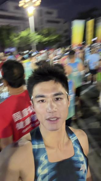 今年三亚马拉松恰逢海南全岛封关运作后的首个大型赛事,奔跑在串联椰梦长廊与天涯海角的“最美赛道”上,意义非凡!
#三亚马拉松#跑步