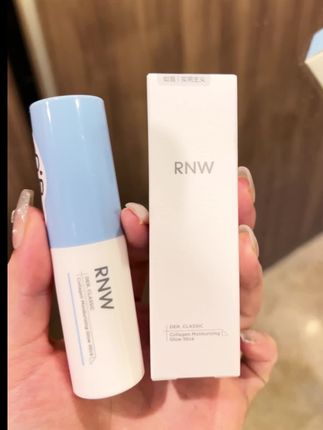 底妆白月光……一支封神! 分享一下我的#底妆 好搭子! 就是这个#rnw水光贴贴棒 ,妆前用它抹一抹,3分钟就出来一个#完美底妆 #rnw #妆前