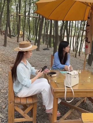 谁用谁说好回头客特别多的一款牙膏,植物酵素提取,卖了五六十万单了,身边的亲戚朋友都在用的,有西瓜和薄荷两种口味,收到货后不满意不好用直接退#牙膏#清新口气牙膏推荐