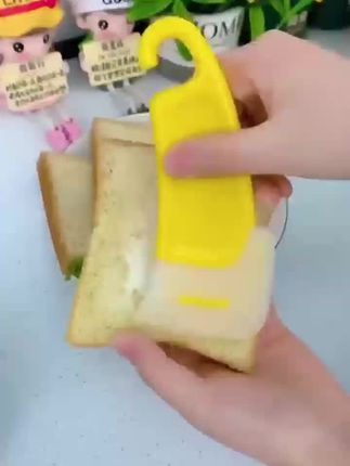 用这个硅胶刮板 刮油腻腻的锅底,盘子台面都挺方便,省了不少事。#硅胶头清洁刮刀 #厨房好物