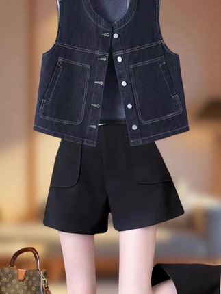 #牛仔马甲 #马甲背心 #早秋松弛感穿搭 #洋气减龄 #显瘦穿搭