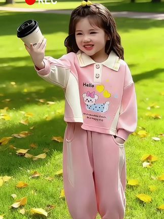 洋气又甜美的女童卡通卫衣套装! 一整套上身又萌又可爱! #生女儿就是用来打扮的 #卫衣套装 #秋季穿搭 #依依童装#高品质童装@抖加🔥上热门🔥dou+🔥热点宝