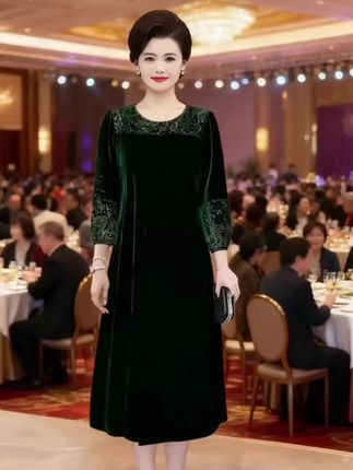 805中年新款妈妈气质过膝金丝绒长款高端宽松钩花大码连衣裙裙