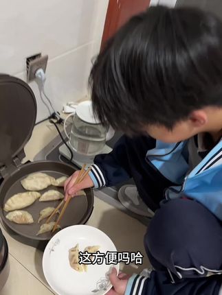 金正双面恒温电饼铛,不只是烙饼,煎蛋,烤肉,甚至炒菜都可以,不粘锅太实用了#金正电饼铛 #煎锅 #烤肉锅