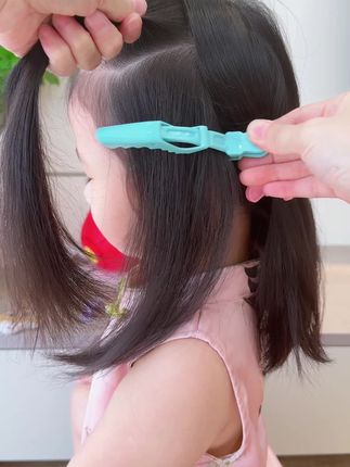 给女儿扎头发,编发小帮手分区夹少不了,有了它,编发再也不会手忙脚乱啦#儿童编发 #发饰发夹#分区夹#编发必备