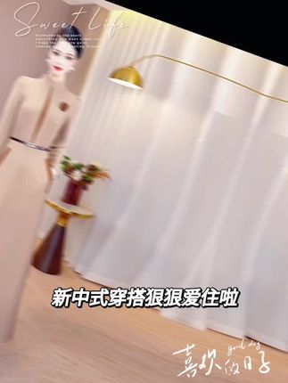 这条连衣裙真的太美了,姐妹们一定要入手!它是显瘦修身的版型,上身特别好看,而且还是长袖的设计,秋天穿刚刚好,关键是它的面料是高弹力的,穿着很舒服,一点也不紧绷,无论是上班、逛街还是约会的时候都能穿,喜欢的朋友千万不要错过了,赶紧点击下方链接购买吧!