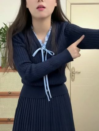 #通勤穿搭如何摆脱土气感 #女装穿搭 #甜美穿搭 #漂亮连衣裙 #通勤搭配 甜美蝴蝶结撞色针织套装女春秋冬减龄穿搭高级感独特两件套