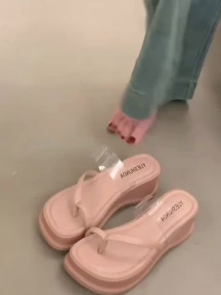 #好物推荐 透明坡跟夹脚趾凉拖鞋女夏季外穿新款厚底法式高跟沙滩一字拖鞋子#夹趾凉鞋 #夹趾拖鞋 #坡跟凉鞋 #透明坡跟拖鞋