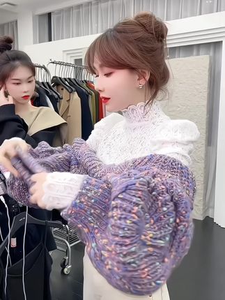 永远要记住,你的新衣服是用来讨好自己的,你的人生也是#秋冬新款 #蕾丝打底衫 #内搭外穿都好看 #爆款热卖中 #谁穿谁好看