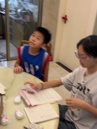 当了九年陪读妈妈,现在才知道孩子经常说的隐形修正带,就是这个原纸修正带,米黄色的,不卡带,不断带,很顺滑,#文具安利 #修正带 #开学必备