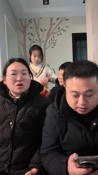 结果已经过来了,俺几个退出今年的出演舞台,不用期待了,俺们退出了!!!#抽象 #搞笑一家人 #春晚 #无忧无虑向前冲