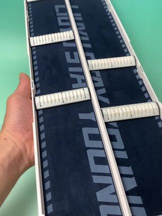 钓友们,赶紧把你们的小漂盒扔了吧,看看我新入手的这款漂盒,加厚三十三毫米卡座,可以做到上下滑动,再多的浮漂也能放下。采用科技布的设计,更好的保护浮漂#漂盒 #浮漂收纳 #漂盒推荐