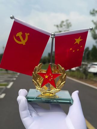 如果信仰有颜色,那就是中国红!#车载好物 #五星红旗迎风飘扬 #车载装饰 #车载五星红旗摆件 #红旗摆件