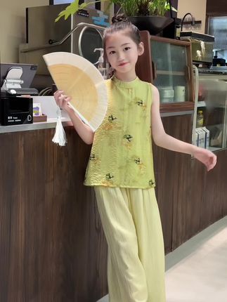 温润的 清冷的 内敛不张扬的东方美!每个中国女孩都长了一张国泰民安脸#国风古韵 #女童汉服