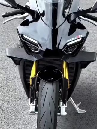 适用于张雪500RR改装竞技风挡 R1同款挡风加高前挡风玻璃改装配件#张雪500rr #哈雷 #川崎h2 #activategames #出嫁房间布置用品