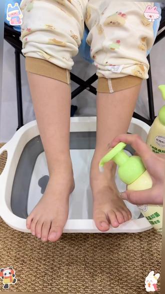 孩子运动量大,每天晚上脱掉袜子脚臭的,可以试试 #植物妈妈 #洗脚泡泡 洗完香香的被窝也不臭了 #儿童除臭抑菌 #好物推荐🔥 #母婴好物