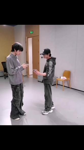 王橹杰加到穆祉丞wx后,简直荡漾的不行了#王橹杰 #穆祉丞#橹穆99