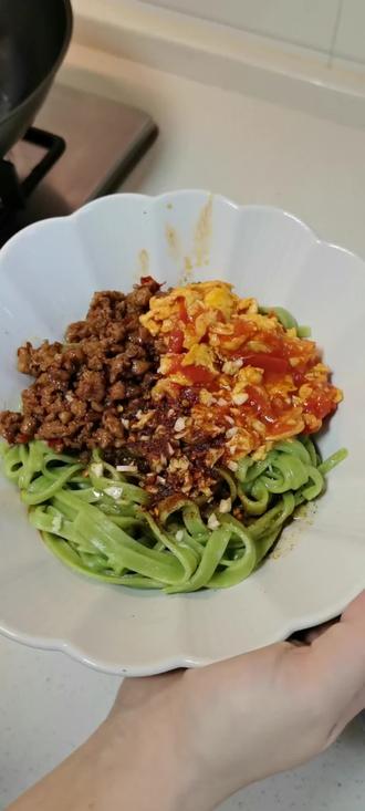 三合一菠菜面,这饭很西安~#家常饭菜 #我的厨房日记 #小学生午餐