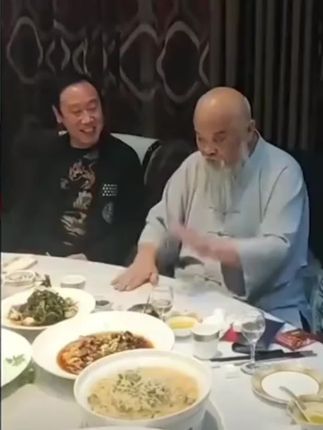 #上热门 这个保鲜膜套真好用,剩菜扔了可惜,放在冰箱又怕串味,有个它就真的太方便啦!#保鲜膜 #一次性保鲜膜套 #厨房好物 #好东西一起分享