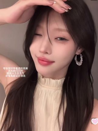 近期买到的最满意配饰!一直不敢尝试这种风格,没想到试了之后这么惊喜,日常佩戴也不会显得夸张,而且特别显气质#修饰脸型 #耳饰搭配 #美出高级感 #小众设计感 #时尚配饰