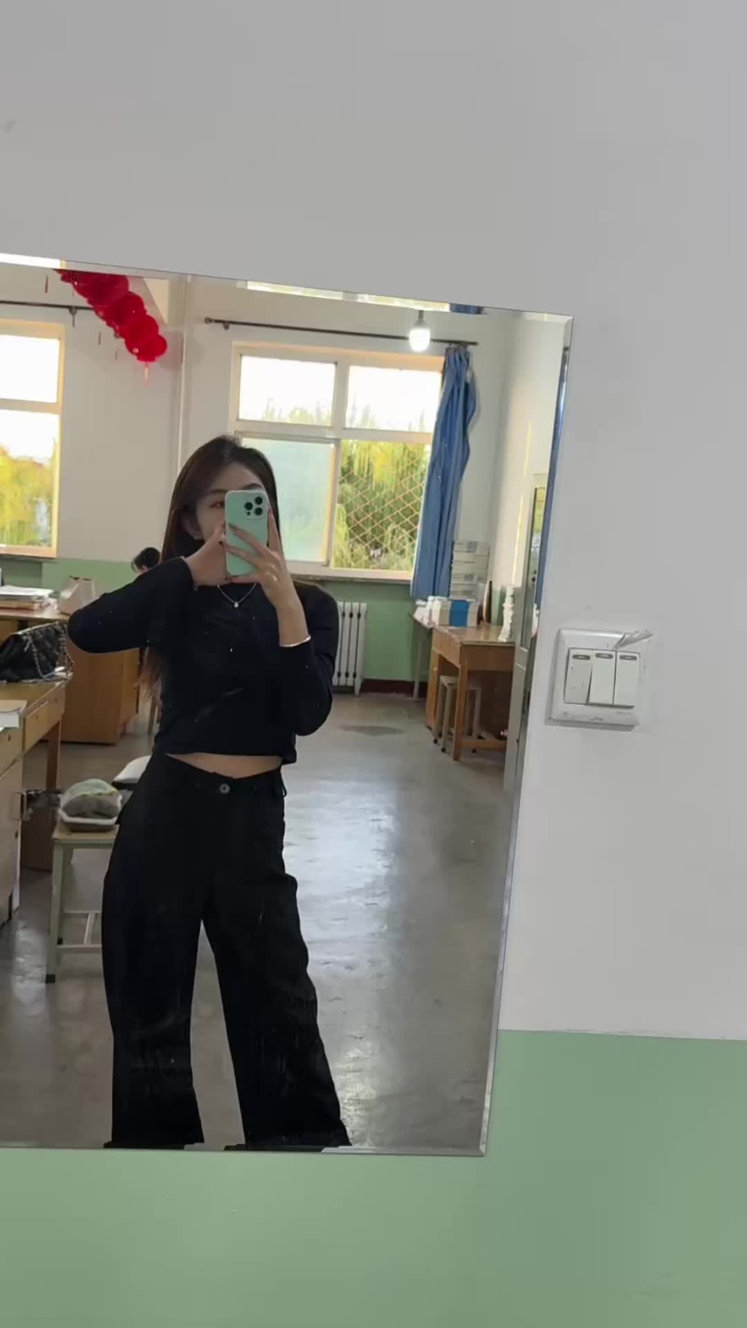 有时候往天上一看 和17岁好像没什么差别  于是我一直看天 不想看这个世界#国庆 #日常穿搭