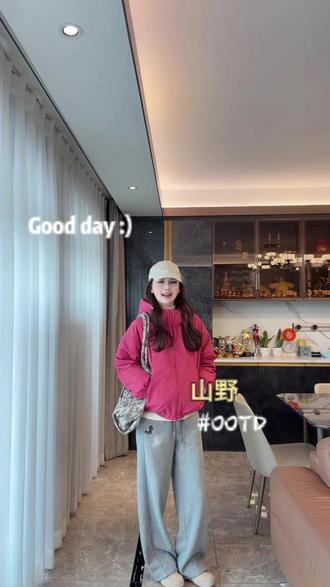 人总是喜欢反季节的东西 就像幸福总是后知后觉 #穿搭喜欢我关注我#保暖又好看#精致女人必备#抗冻穿搭也能时髦有质感#显高显瘦显腿长@六一的宝藏