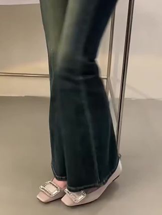 绸缎绝美小单鞋上脚美爆了!#新款浅口气质单鞋#显高显瘦显腿长 #谁穿谁美#方扣水钻单鞋 #软底软面穿上超舒服