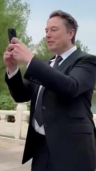 谁也没想到,这次访华最出圈的不是在北京逛吃的黄仁勋,也不是马斯克,而是6岁的小儿子 #马斯克 #黄仁勋 #马斯克小儿子X #影娱热点团 #内容启发搜索