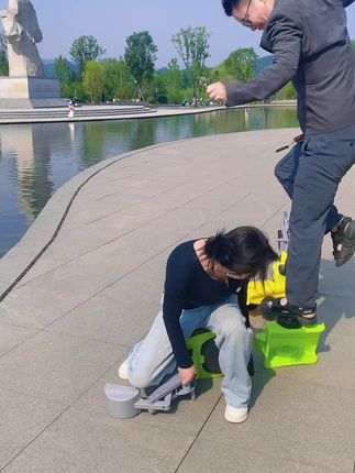 孩子们都喜欢能挖沙挖土的#儿童挖掘机 大尺寸带个后翻斗#挖掘机 灯光音乐儿歌有360度转圈圈#童车 #挖掘机玩具#儿童玩具