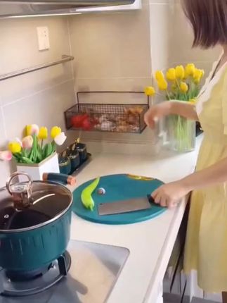 壁挂式免打孔置物架装在厨房可收纳葱姜及各种调料瓶,装在卫生间可收纳洗漱用品#置物架 #免打孔置物架 #厨房置物架 #卫生间置物架 #方便又实用