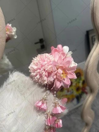 #森系少女 #铃兰 #头饰发饰 #发夹 #侧盘发 原来我和氛围感美女只差一个铃兰花发夹!